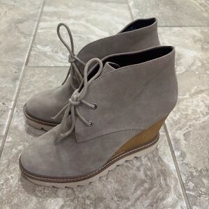 BCBGeneration Women’s Nariska wedge ankle bootie sz 9 Gray suede